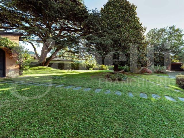 Villa in vendita a Lecco