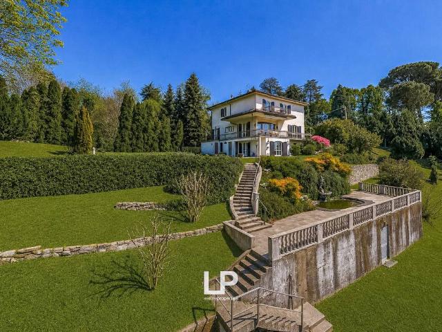 Villa in vendita a Leggiuno VA