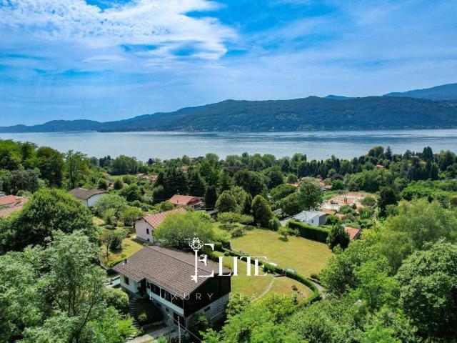Villa in vendita a Leggiuno VA