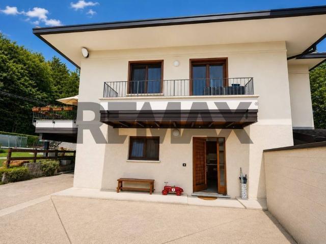 Villa in vendita a Leggiuno VA