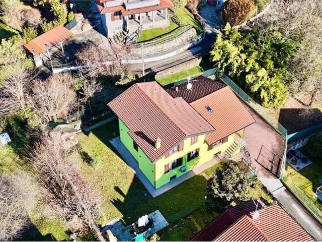Villa in vendita a Leggiuno VA