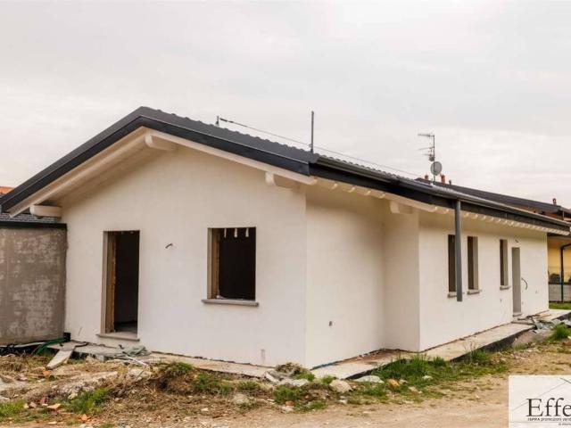 Villa in vendita a Leggiuno VA