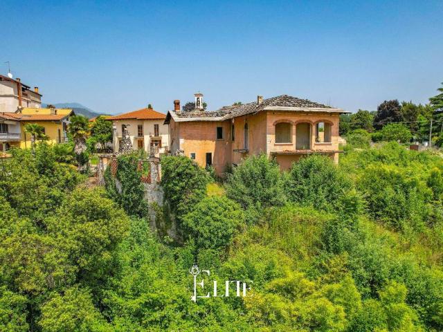 Villa in vendita a Leggiuno VA