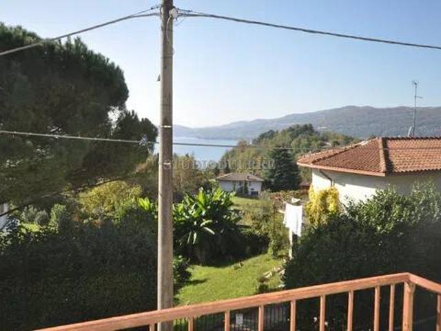 Villa in vendita a Leggiuno VA