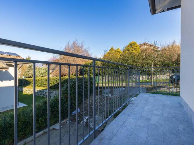 Villa in vendita a Leggiuno VA