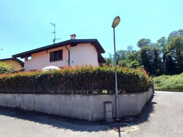 Villa in vendita a Leggiuno VA