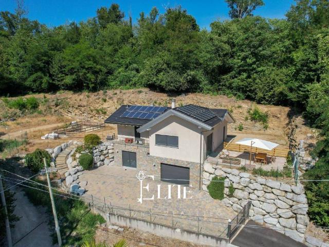 Villa in vendita a Leggiuno VA