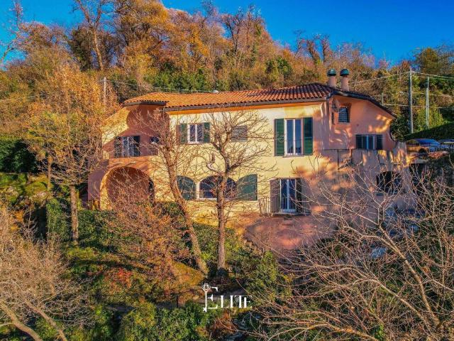 Villa in vendita a Leggiuno VA