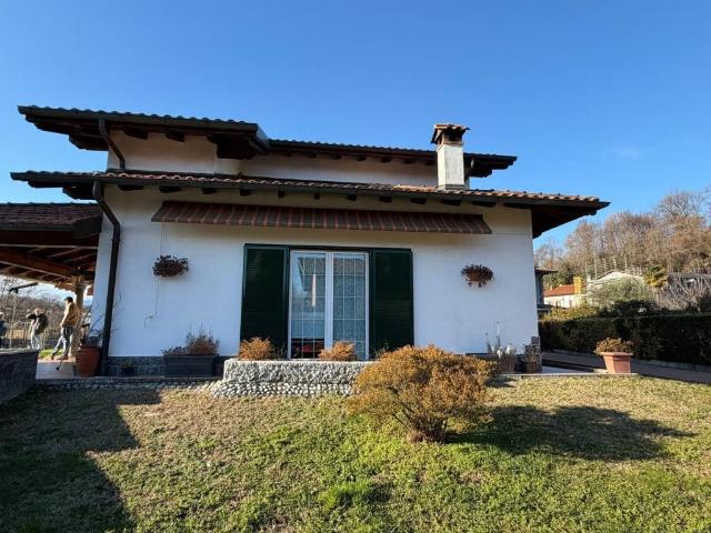 Villa in vendita a Leggiuno VA