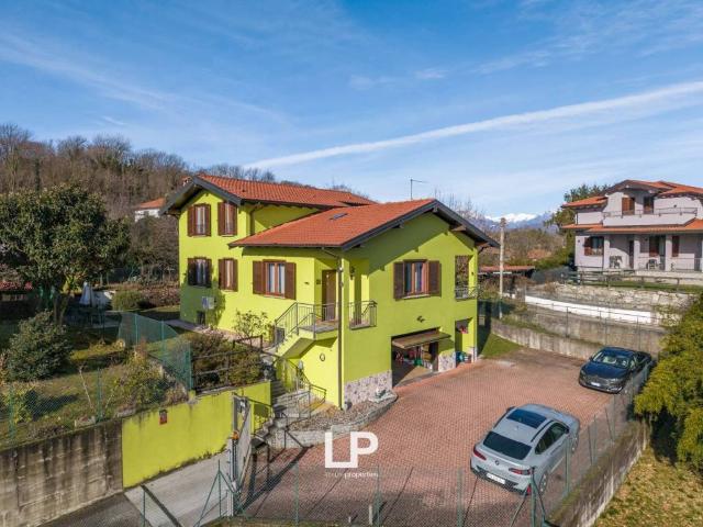 Villa in vendita a Leggiuno VA