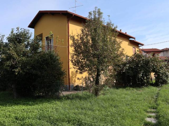 Villa in vendita a Leggiuno VA