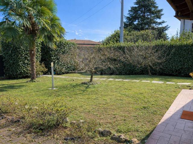 Villa in vendita a Leggiuno VA