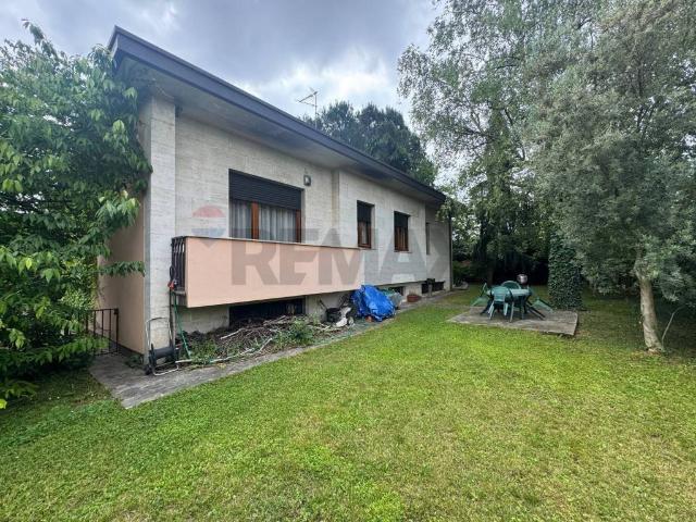 Villa in vendita a Legnano MI
