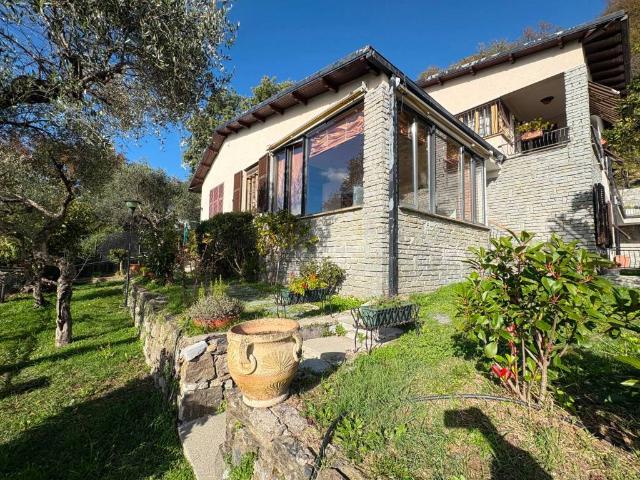 Villa in vendita a Leivi GE