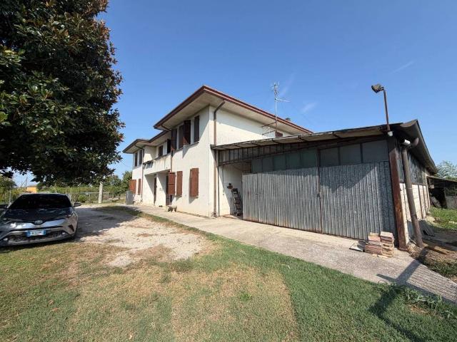 Villa in vendita a Lendinara RO
