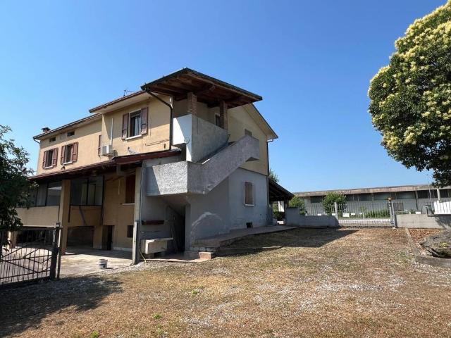 Villa in vendita a Leno BS