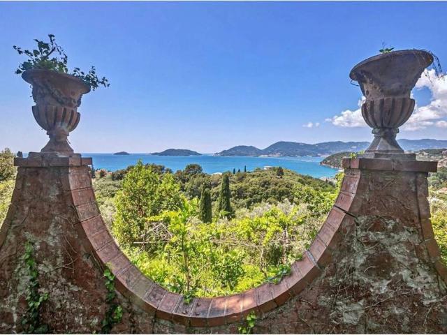 Villa in vendita a Lerici SP