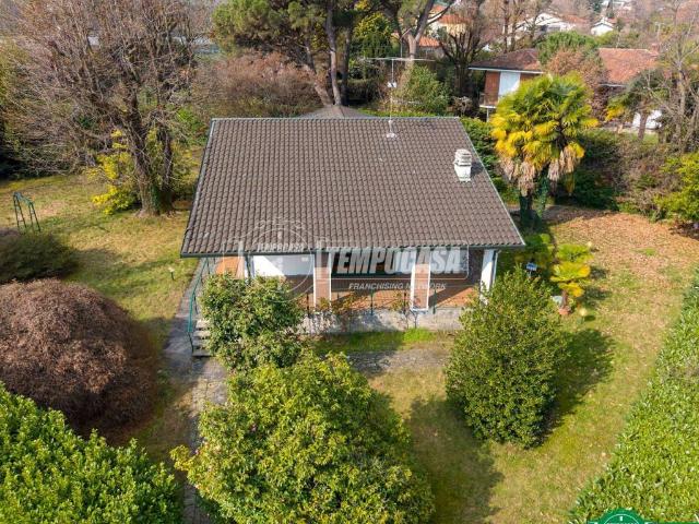 Villa in vendita a Lesa NO