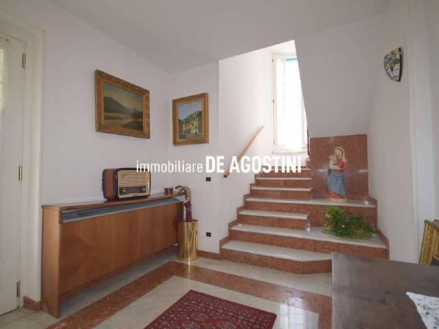 Villa in vendita a Lesa NO