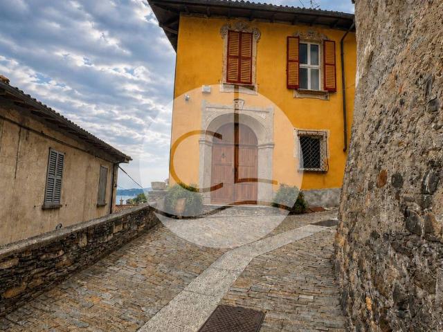 Villa in vendita a Lesa NO