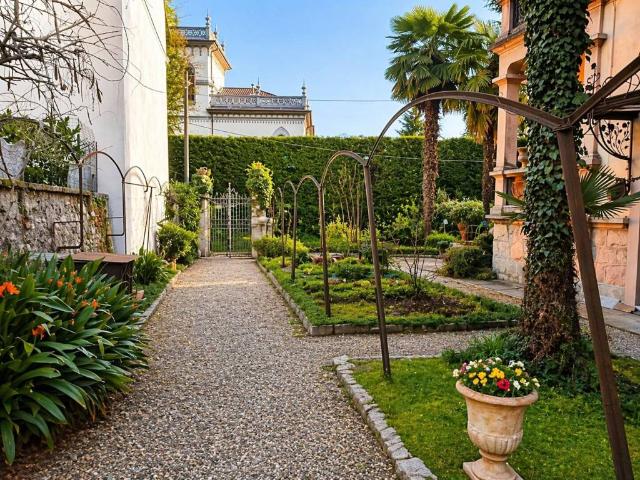 Villa in vendita a Lesa NO