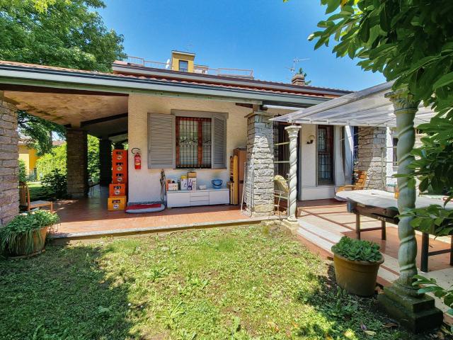 Villa in vendita a Lesmo