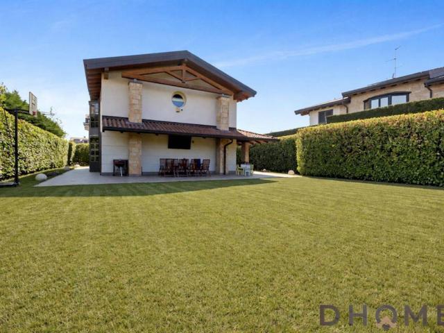 Villa in vendita a Lesmo MB