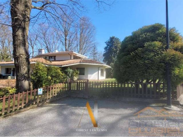 Villa in vendita a Lesmo MB