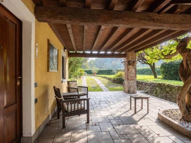 Villa in vendita a Lesmo MB