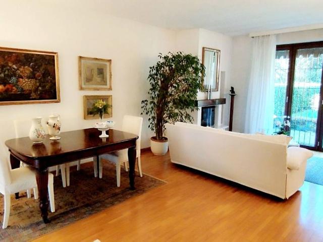 Villa in vendita a Lesmo MB