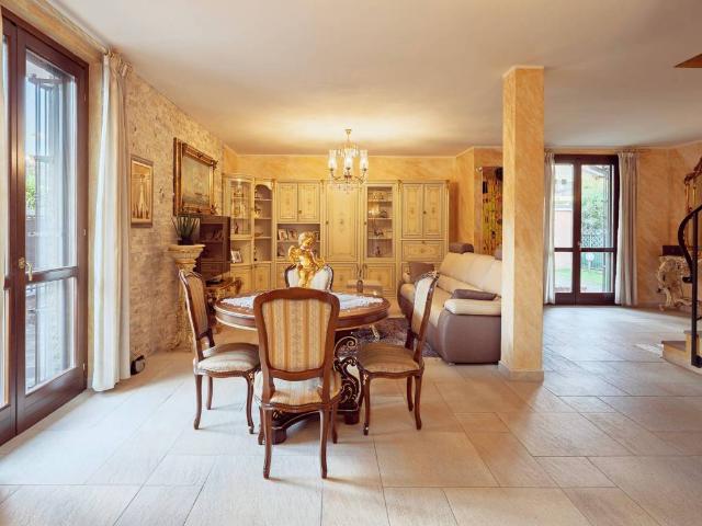 Villa in vendita a Lesmo MB
