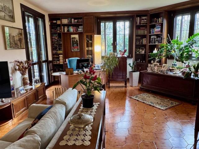 Villa in vendita a Lesmo MB