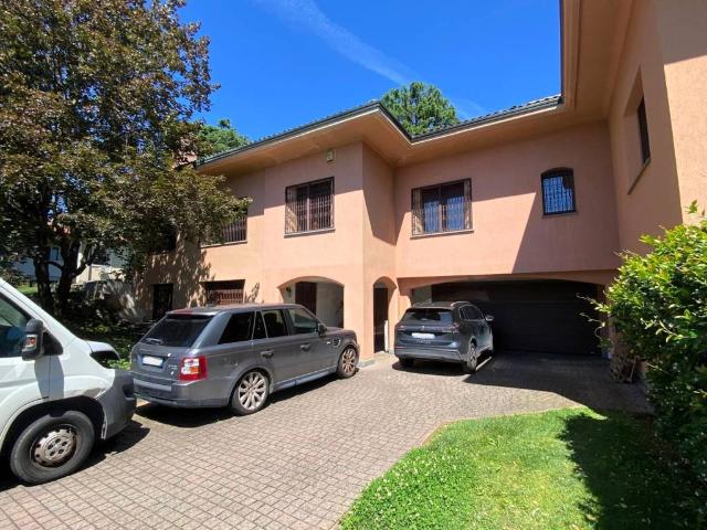 Villa in vendita a Lesmo MB