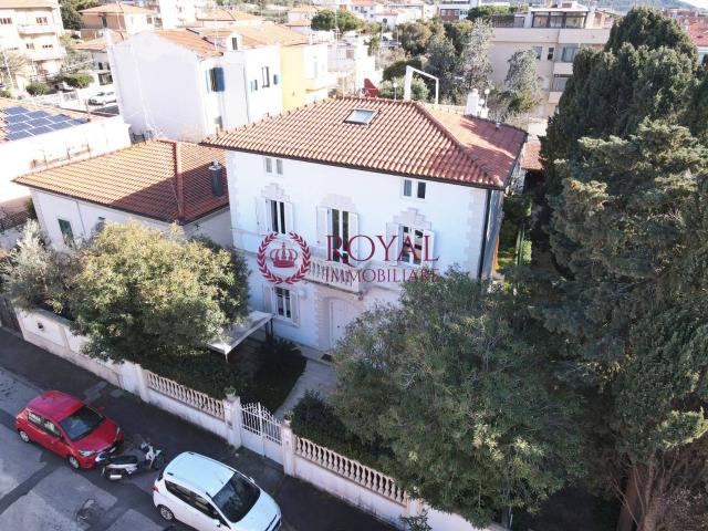 Villa in vendita a Livorno, Antignano