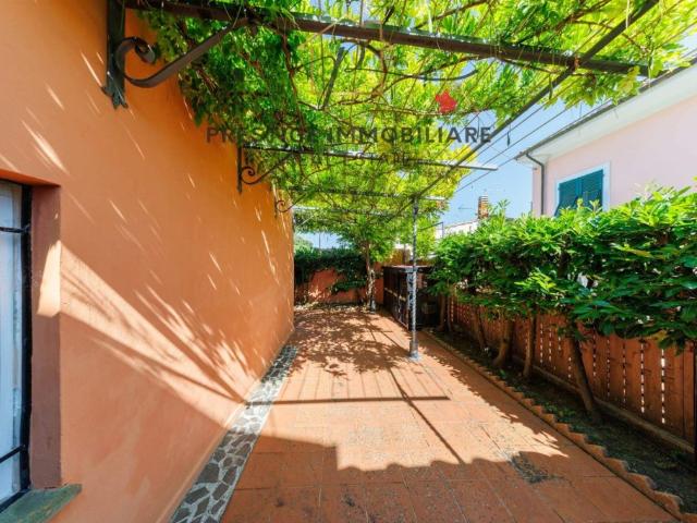 Villa in vendita a Livorno, Montenero