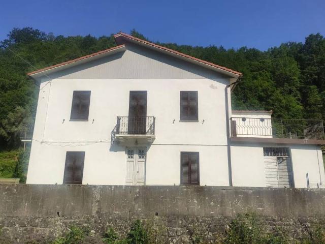 Villa in vendita a Licciana Nardi MS