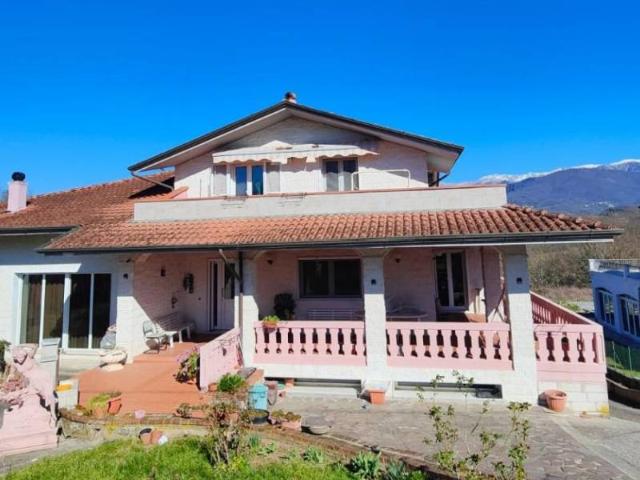 Villa in vendita a Licciana Nardi MS