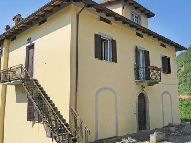 Villa in vendita a Licciana Nardi MS