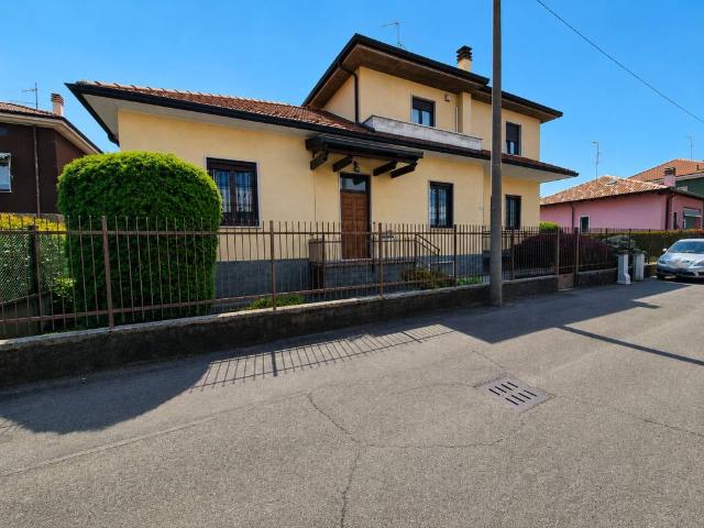 Villa in vendita a Limbiate MB