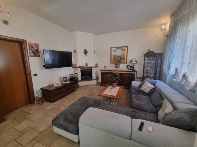 Villa in vendita a Limbiate MB