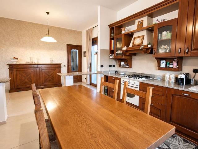 Villa in vendita a Limbiate MB