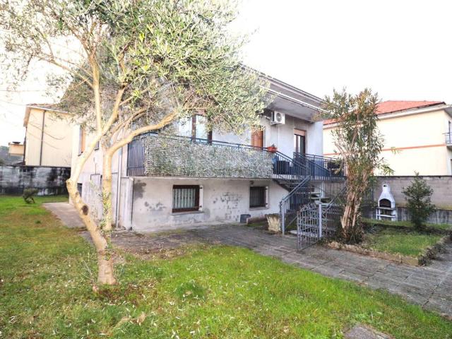 Villa in vendita a Limbiate MB