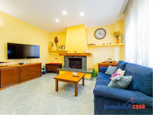 Villa in vendita a Limbiate MB