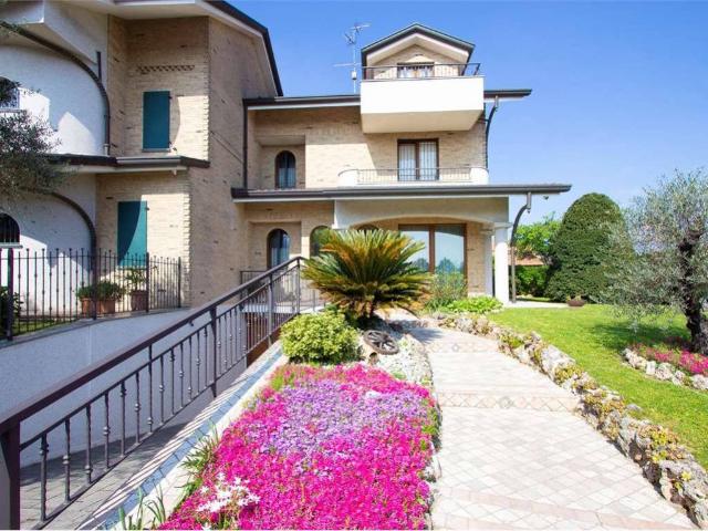 Villa in vendita a Limbiate MB