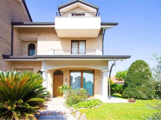Villa in vendita a Limbiate MB