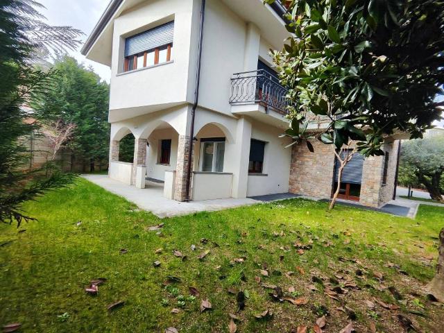 Villa in vendita a Limbiate MB
