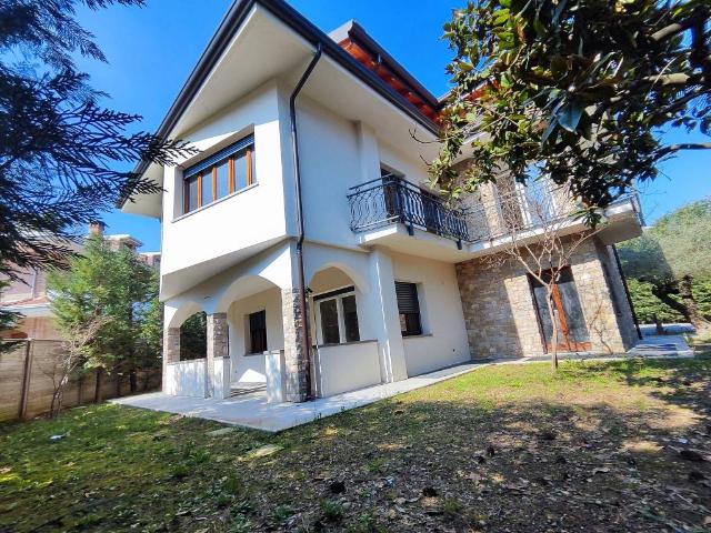 Villa in vendita a Limbiate MB
