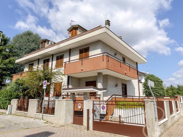 Villa in vendita a Limbiate MB