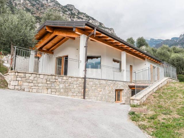 Villa in vendita a Limone sul Garda BS