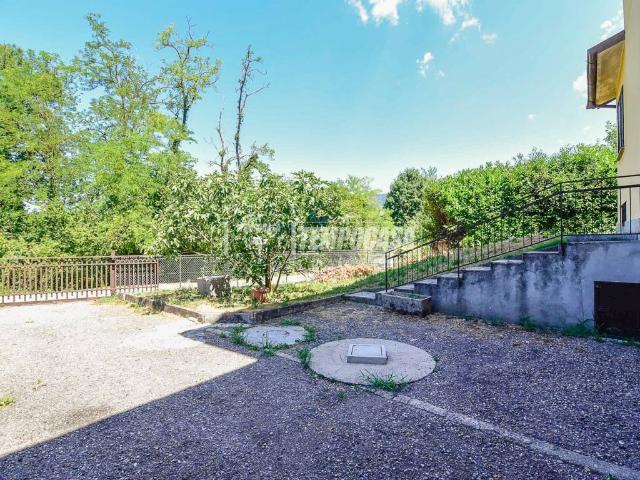 Villa in vendita a Lipomo CO